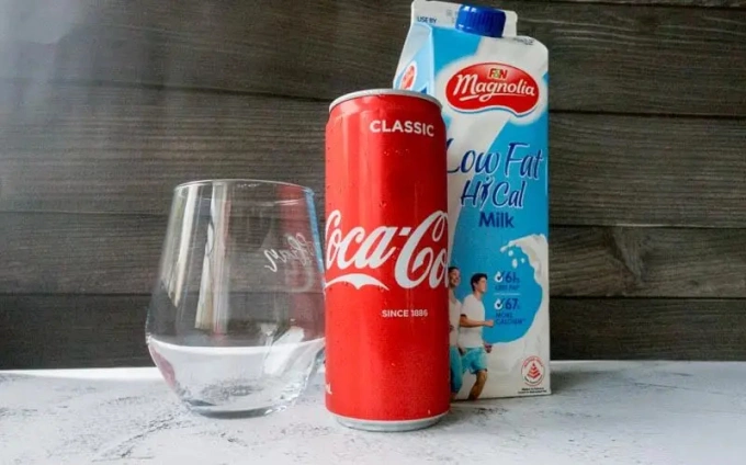 Nước ngọt thường trong lon tròn, sữa trong hộp vuông. Ảnh: 163